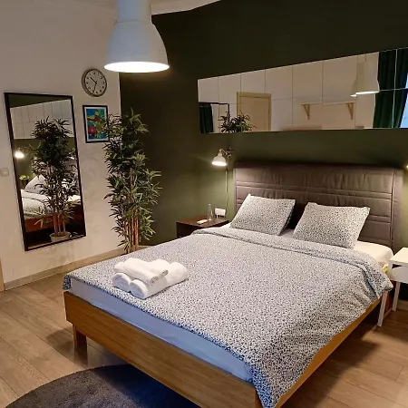 Newly Refurbished In The City Center Apartamento
