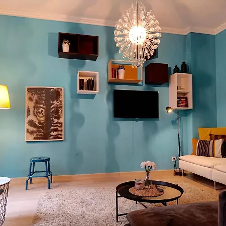 Newly Refurbished In The City Center Sófia
