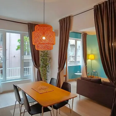 Newly Refurbished In The City Center Apartamento