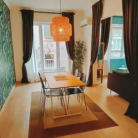 Apartamento Newly Refurbished In The City Center Sófia